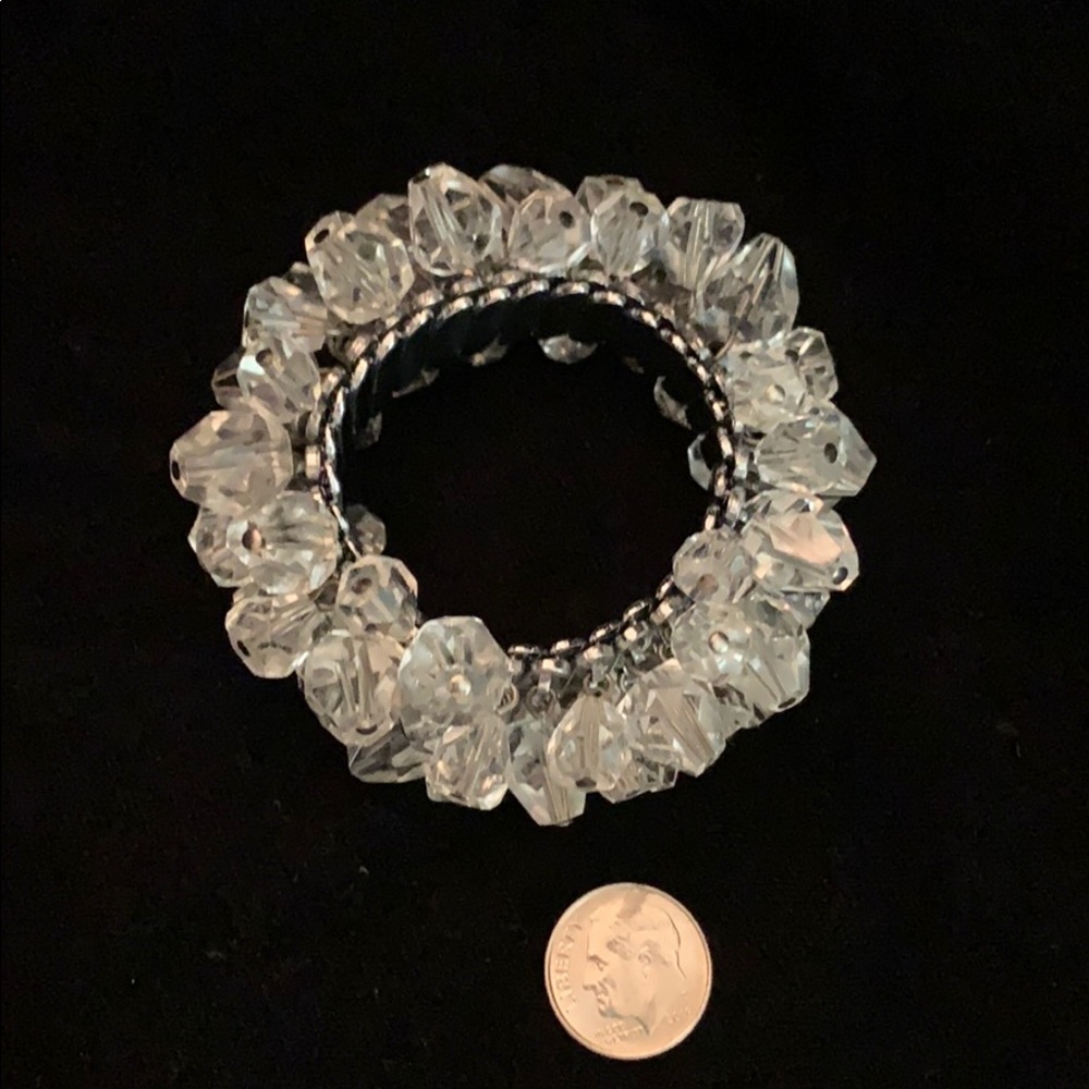 Vintage clear crystal expandable bracelet. 💝
